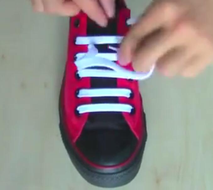 教你如何绑鞋带教程,骚气鞋带系法