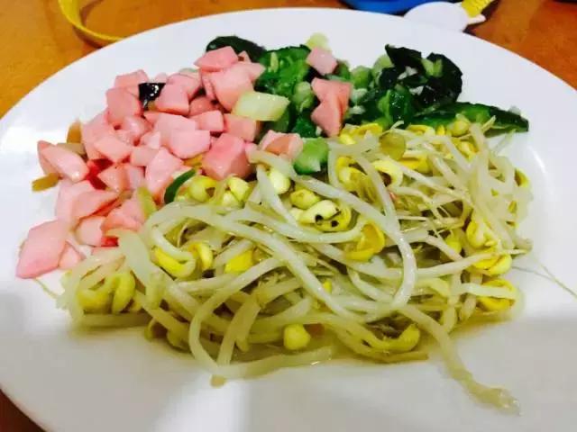 离开成都这多年，发现心念念的还是这碗4块钱的汤饭