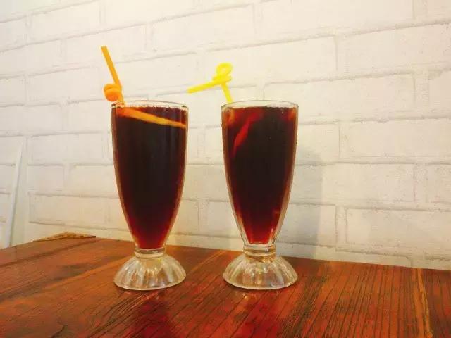 在这家店，我受到了十万点%^$!