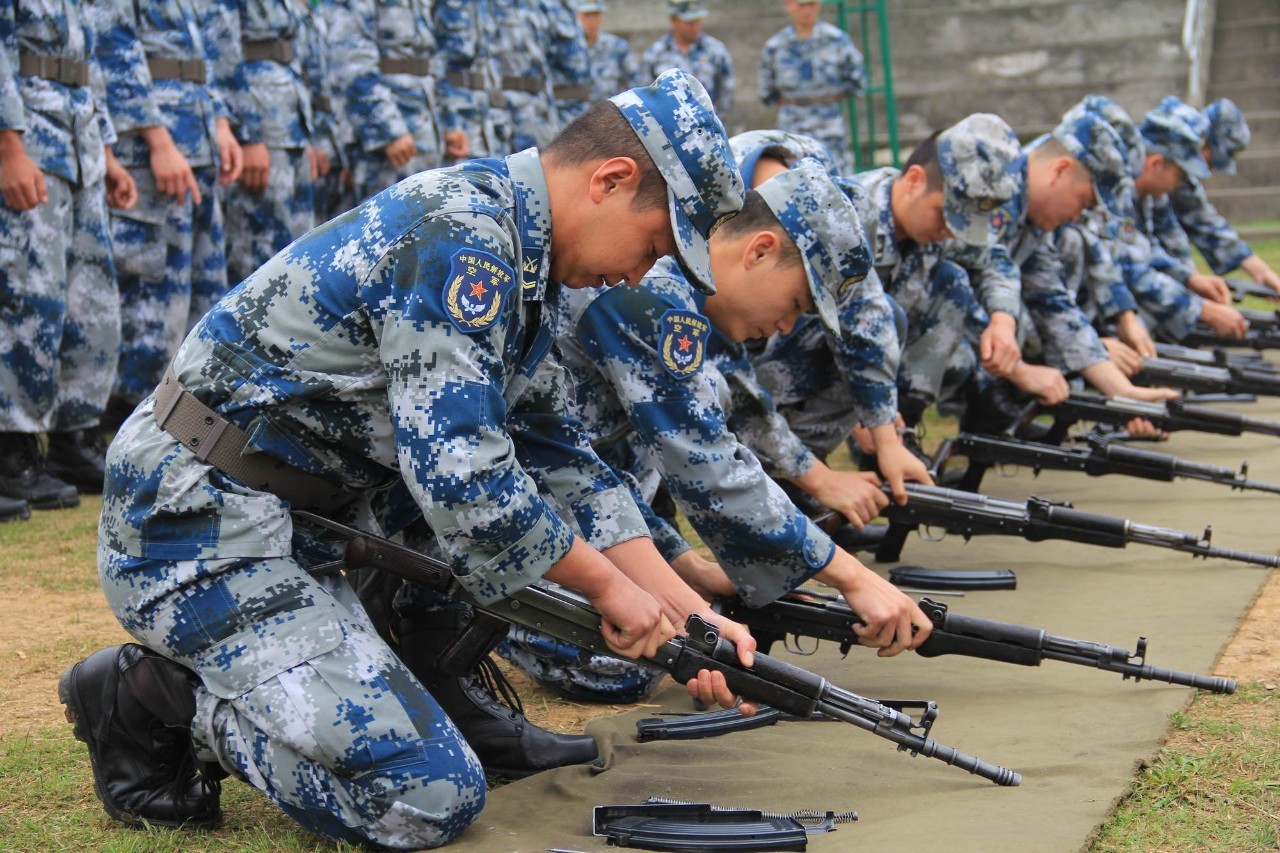 军事禁区未经批准禁止入内,驴友无视警告警示私自闯入禁区