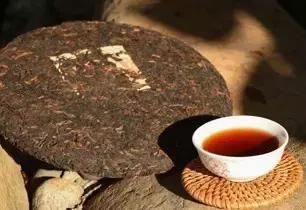 普洱茶有点发霉怎么样处理,发霉的普洱茶饼如何处理