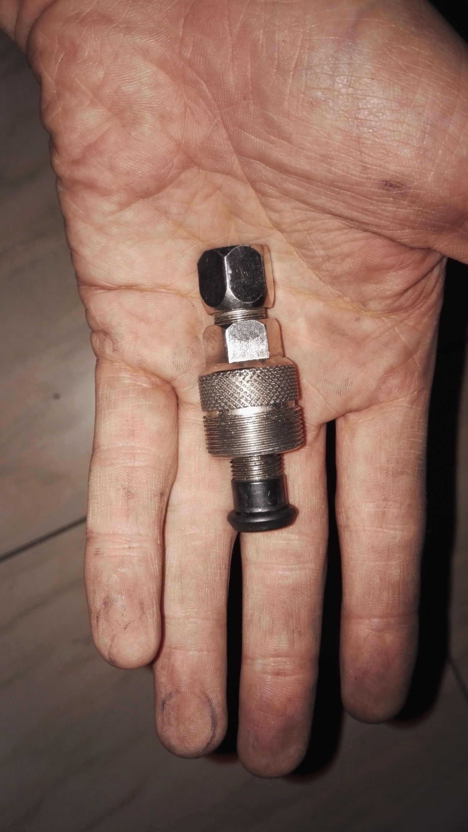 自行车脚踏轴拆卸,自行车脚踏牙盘拆解