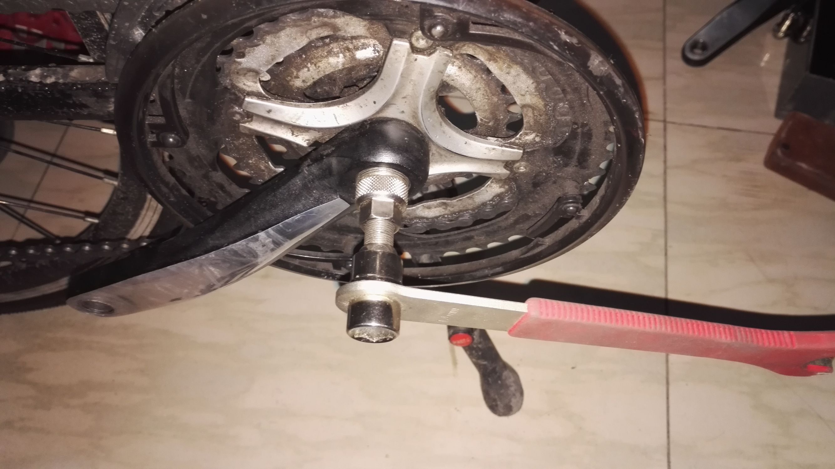 自行车脚踏轴拆卸,自行车脚踏牙盘拆解