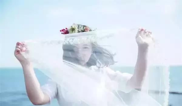 再见吧影楼风！豆瓣女神扛着相机在济州岛自拍清新婚纱照丨梦婚礼