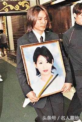 beyond主唱叶世荣,beyond成员叶世荣年轻照片