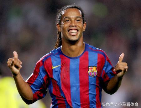 小罗过人绝技,魔术师小罗踢球视频