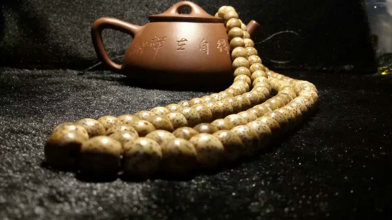 红线编手链编织教程,四股金线一股红线怎么编手链好看