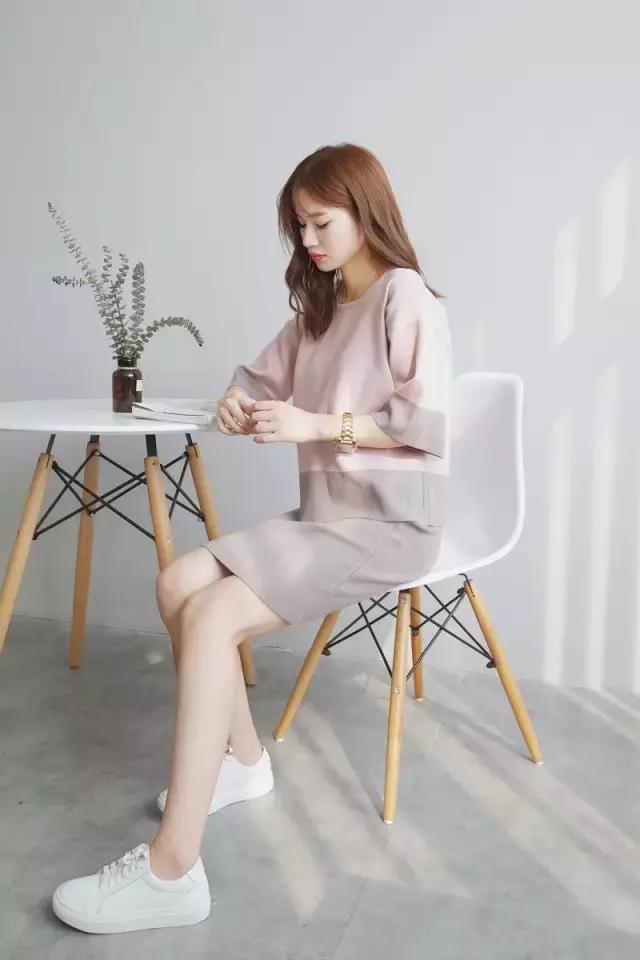 唐嫣粉色裙打扮甜度满分,唐嫣粉红色西装造型