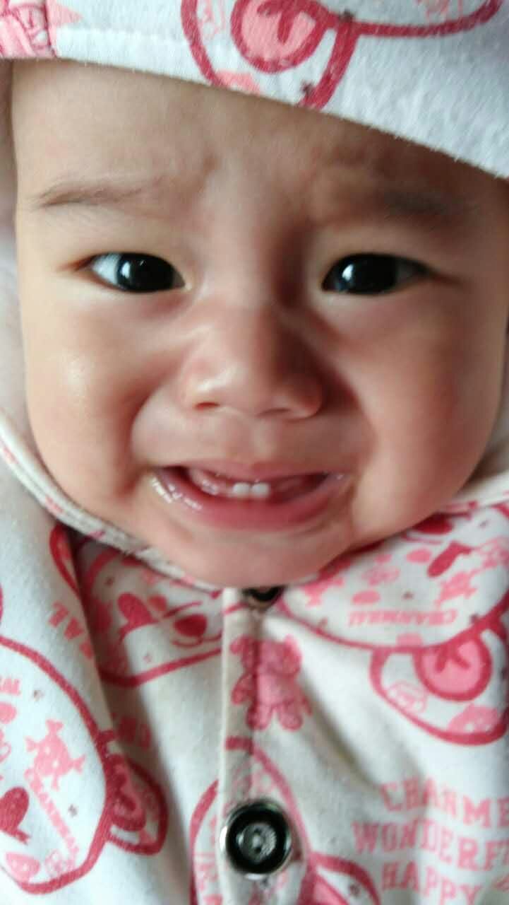 宝宝长牙齿哭闹怎么缓解,一岁半宝宝长乳牙哭闹怎么办