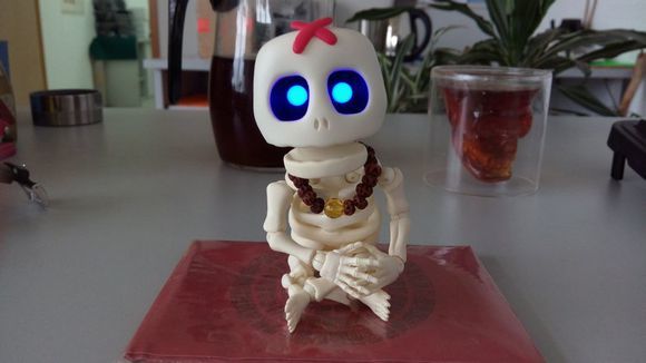 好好地吓人不好吗？干嘛要来抢萌物的饭碗！