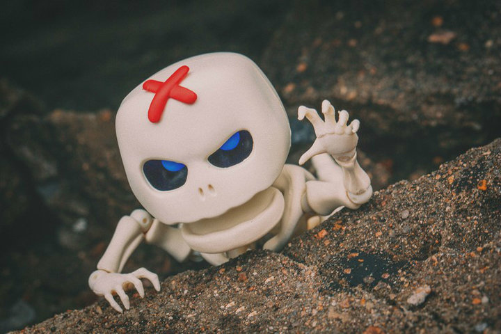 好好地吓人不好吗？干嘛要来抢萌物的饭碗！