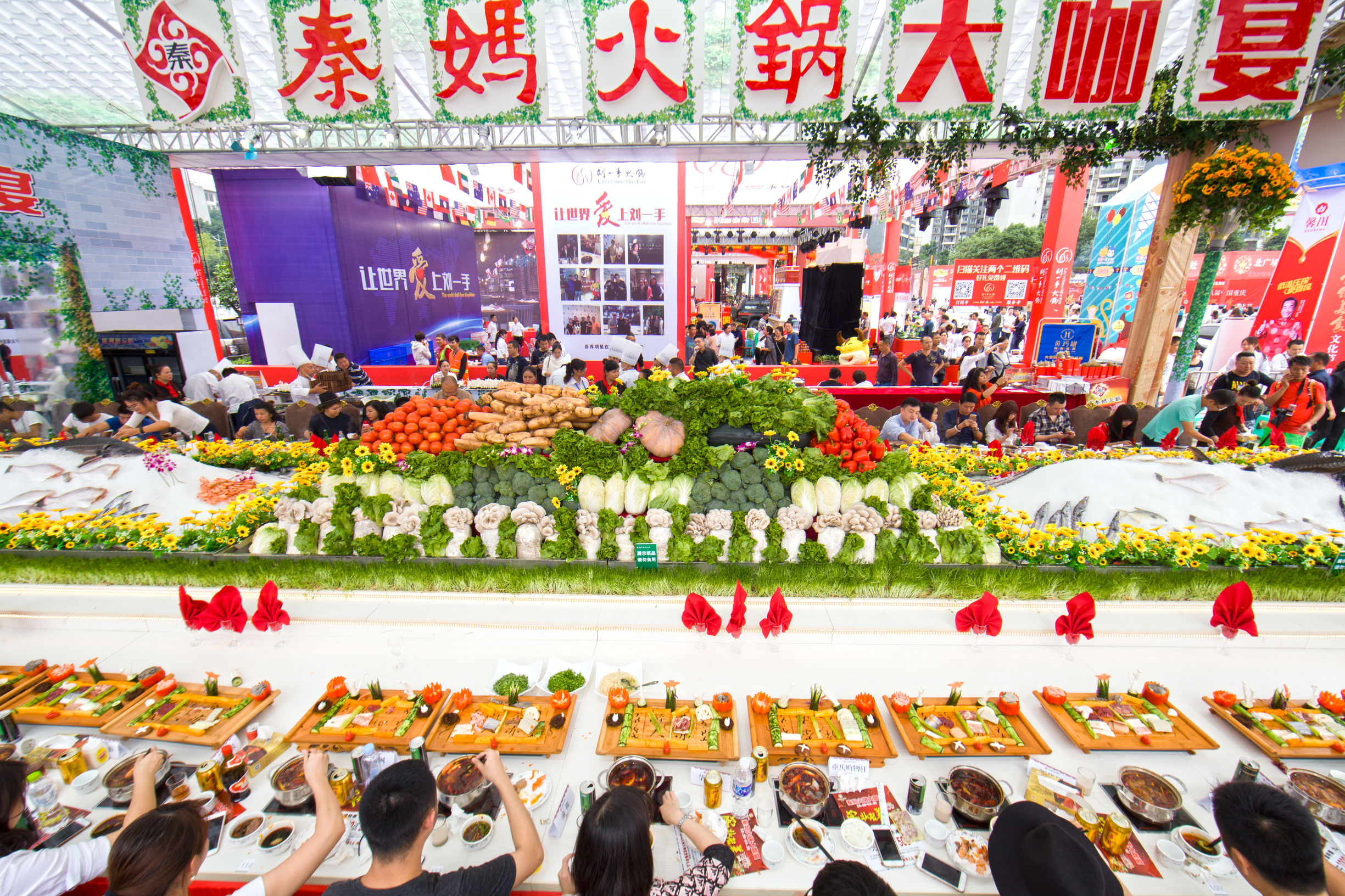 秦妈火锅大桌,重庆火锅最新菜品秦妈火锅