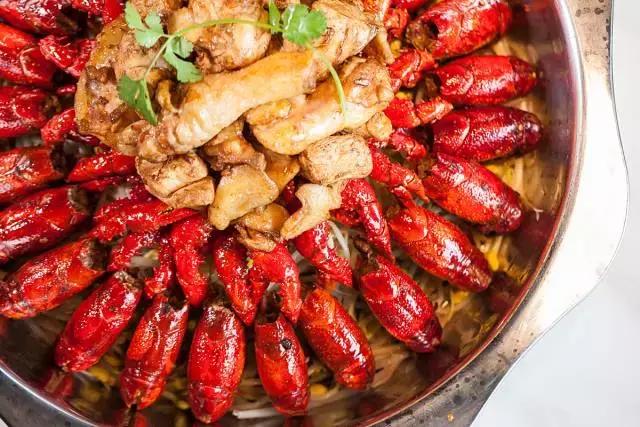 老板壕打5.8折,全年无休摄魂小龙虾,逼爆头我都要吃到Ta