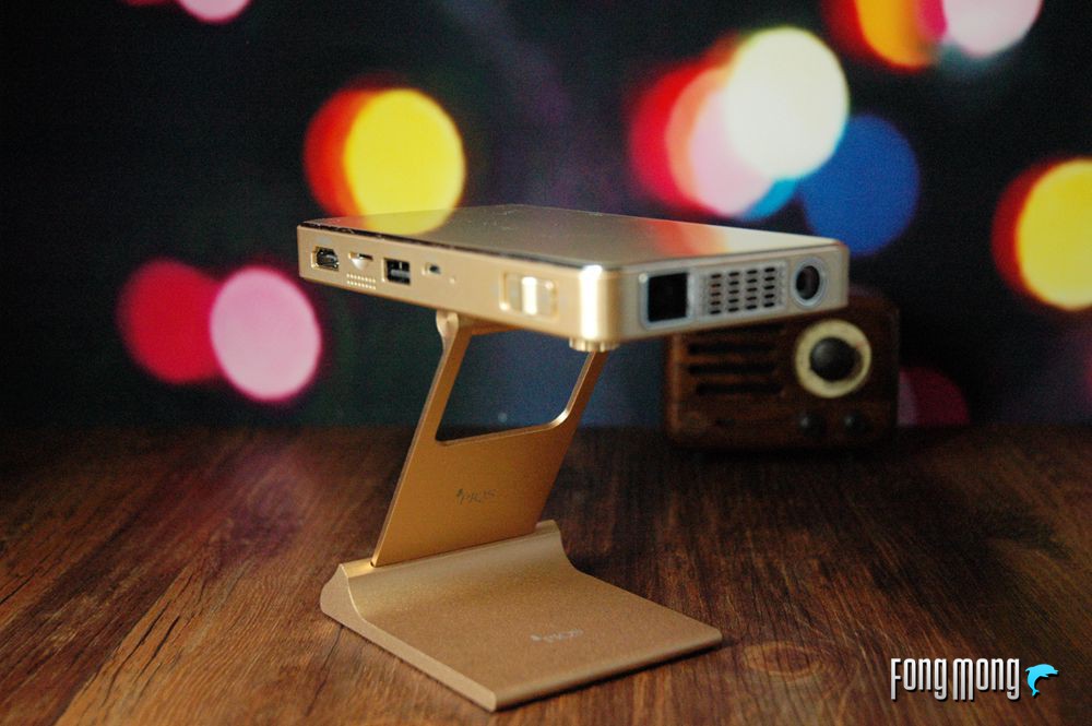 电视OUT啦！1000多快买个神画小媚在家看电影