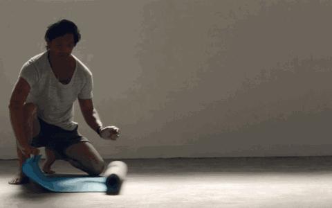 瑜伽初学者选择什么瑜伽垫,初学瑜伽在家练瑜伽垫如何选