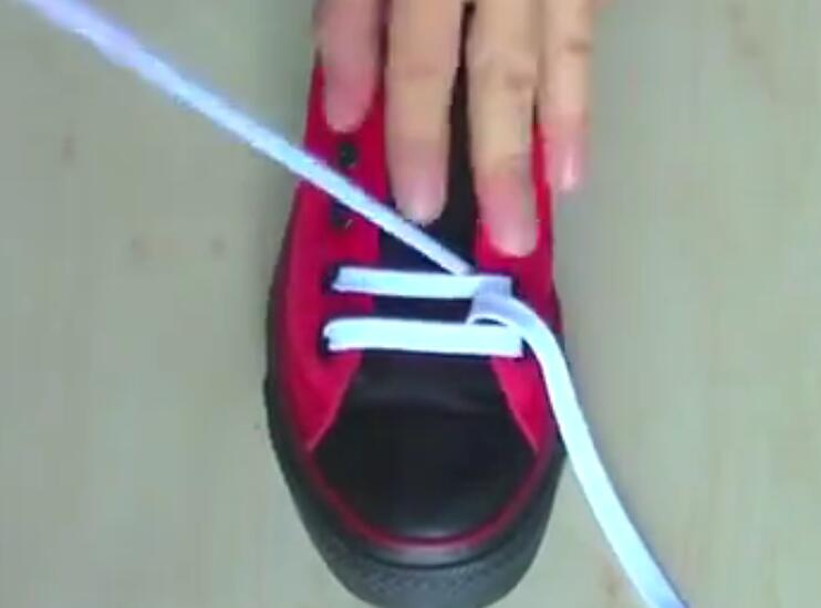 教你如何绑鞋带教程,骚气鞋带系法