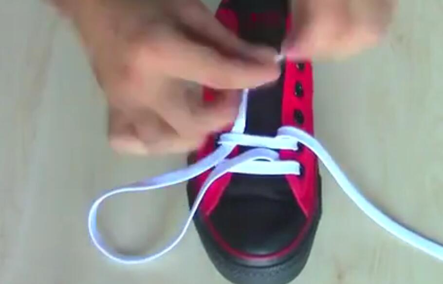 教你如何绑鞋带教程,骚气鞋带系法