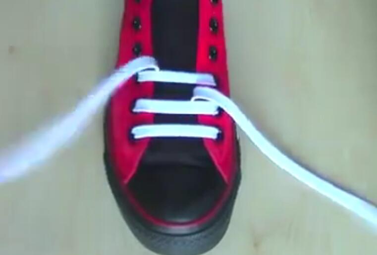 教你如何绑鞋带教程,骚气鞋带系法