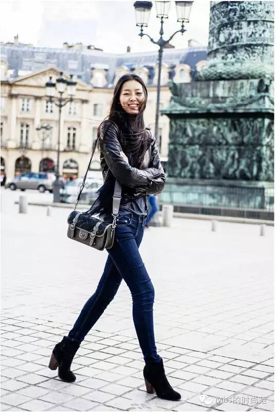 粗跟英伦风复古短靴怎么搭配,搭配短靴穿出时髦复古风格