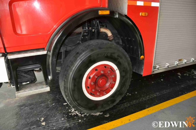 奔驰国产大卡车,奔驰卡车和国产卡车