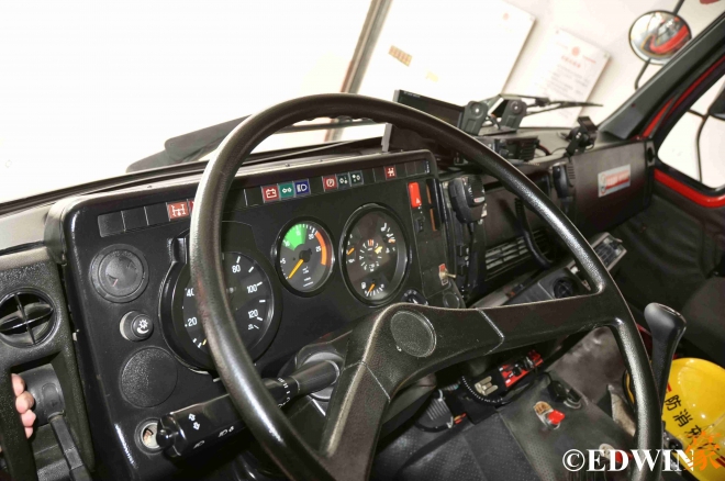 奔驰国产大卡车,奔驰卡车和国产卡车