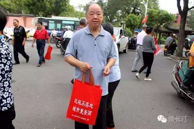 关爱环卫工人公益活动图片,关爱环卫工人暖冬在行动