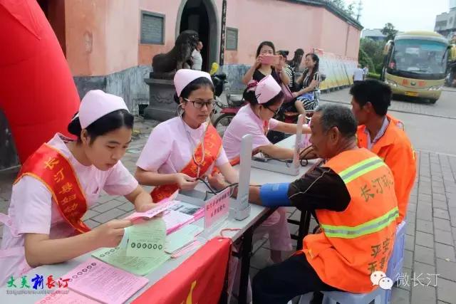 关爱环卫工人公益活动图片,关爱环卫工人暖冬在行动