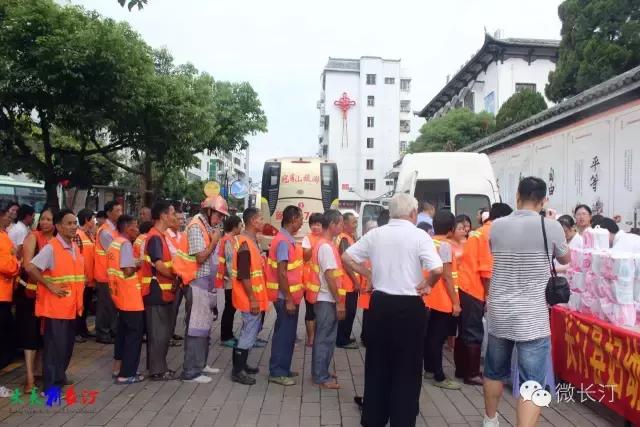 关爱环卫工人公益活动图片,关爱环卫工人暖冬在行动