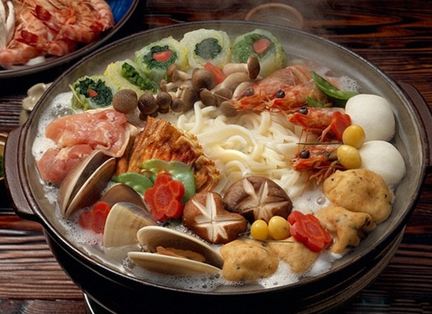 她们相差23岁,他们相差16岁