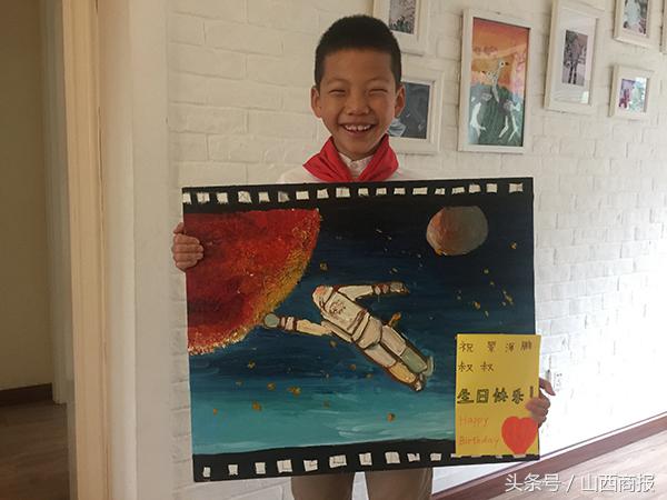 看看全国小朋友送给太空景海鹏老乡的生日“礼物”