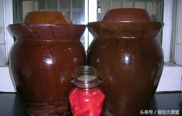 川妹子教你做红萝卜泡菜,四川山区农村阿婆的泡菜秘方