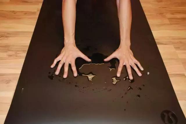 瑜伽初学者选择什么瑜伽垫,初学瑜伽在家练瑜伽垫如何选