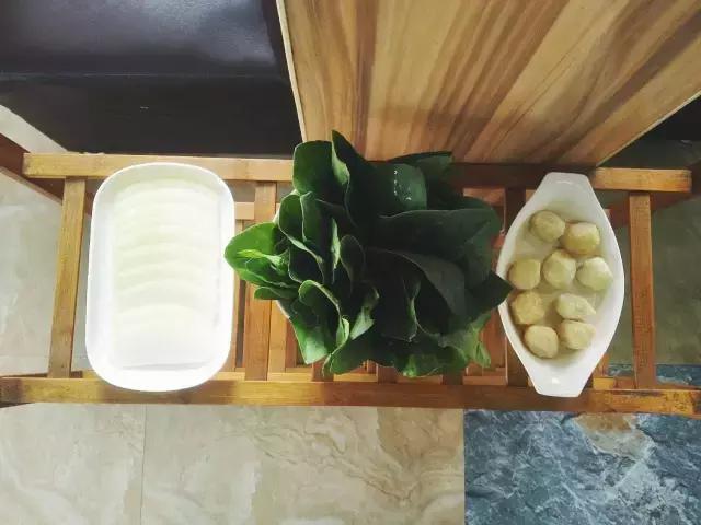 阴雨天喝碗鱼汤的说说心情,下雨天喝鱼汤好不好