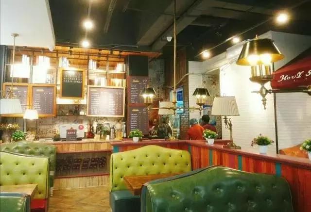 在这家店，我受到了十万点%^$!