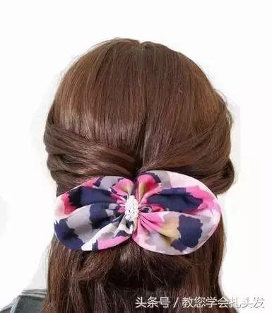大蝴蝶结头饰发型小清新,蝴蝶结头饰搭配什么发型好看短发