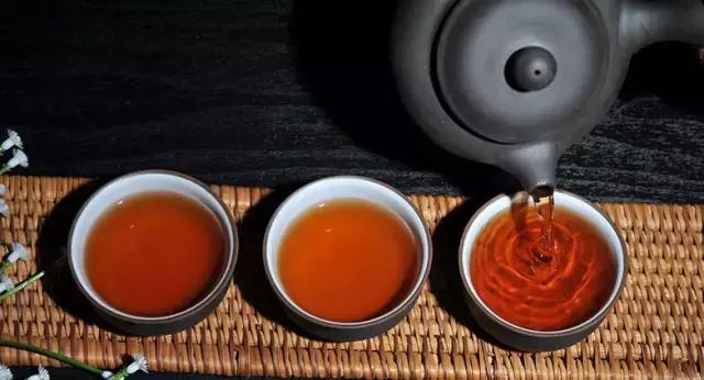 普洱茶有点发霉怎么样处理,发霉的普洱茶饼如何处理