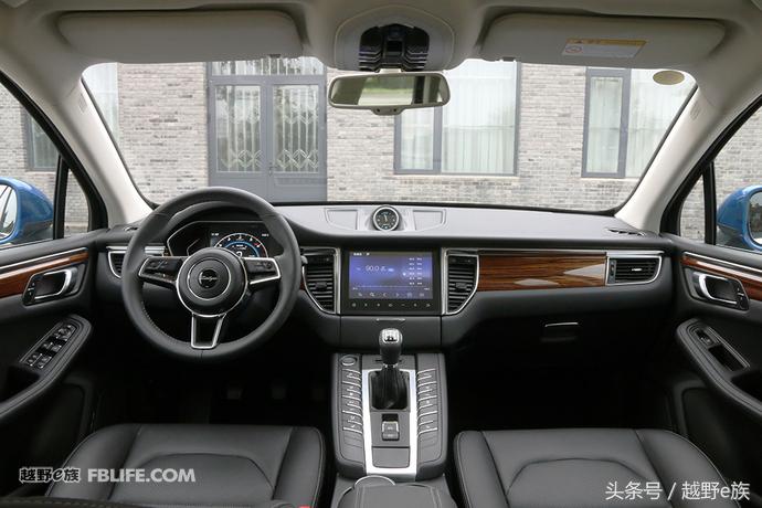 众泰sr9和保时捷外形对比,保时捷跟众泰sr9仪表盘的区别