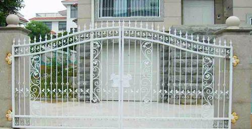 围墙大门怎么设计才好风水,围墙大门与正屋大门位置如何选择