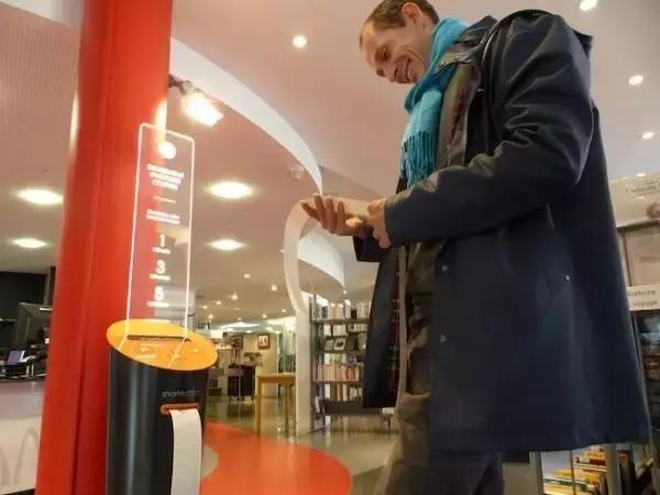 当ATM吐的是小说，法国人笑了，全世界乐了，零食业也震惊了