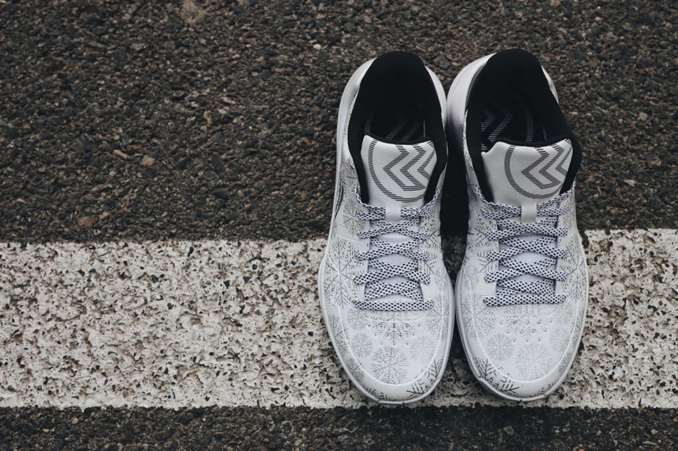 国产Kobe5？李宁闪击3低帮版球鞋Speed3Low