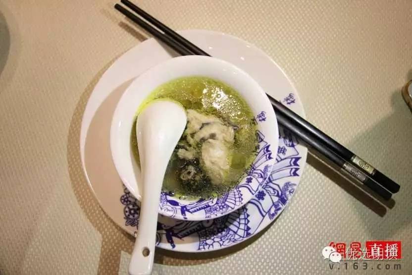 舌尖上的云南第二期:毛主席都夸赞的汽锅鸡是这样做出来的