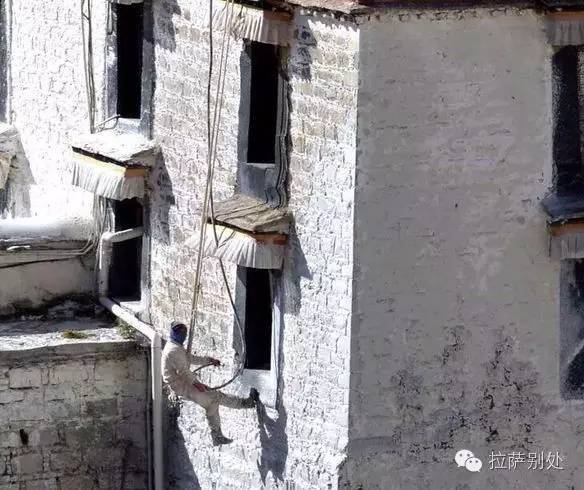 布达拉宫粉墙时间,布达拉宫一年一度的刷墙日