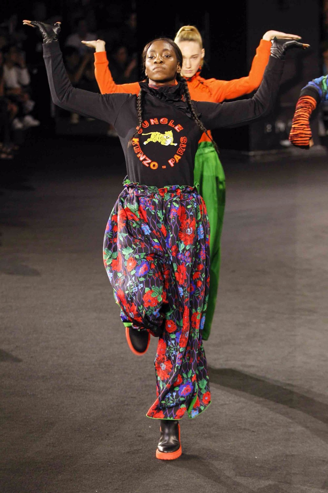 范爷绝世美颜，还是把KenzoXHM穿成了花老虎