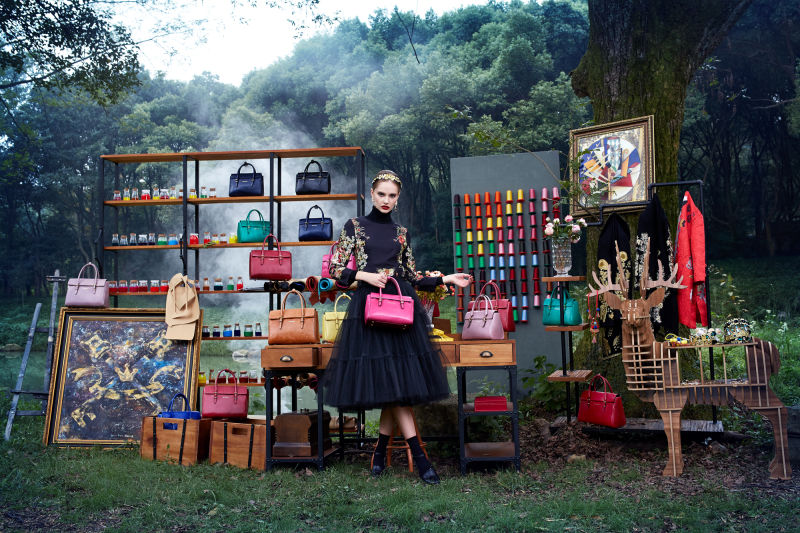 他凭什么拍火了七格格，又让妖精的口袋和伊米妮成功转型？