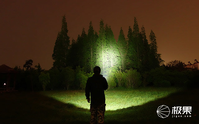 世界特种部队使用的强光手电,世界顶级军用战术强光手电