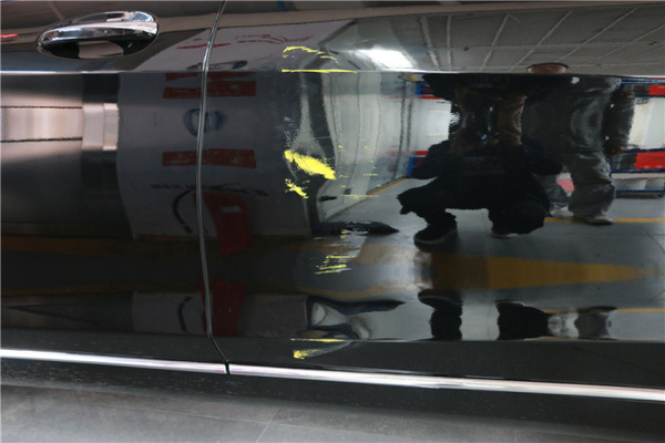 迈巴赫无痕修复,迈巴赫后保险杠喷漆