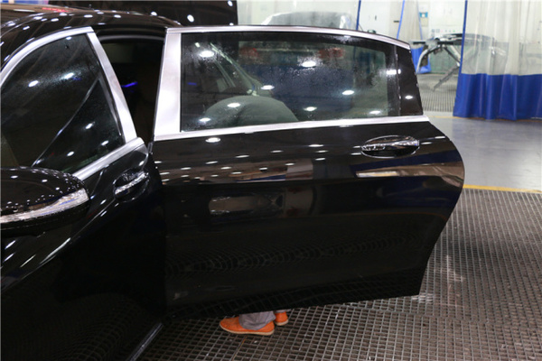迈巴赫无痕修复,迈巴赫后保险杠喷漆