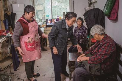 剃头匠“胖嬷嬷”带着老手艺坚持45年!