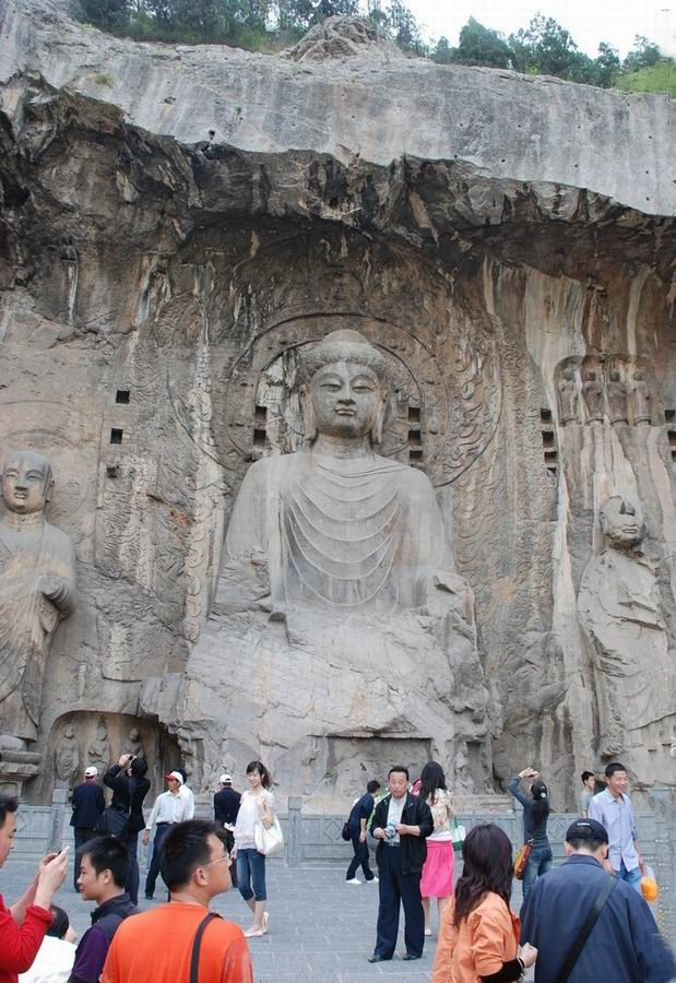 十三尊巨佛是什么,中国的十三尊巨佛