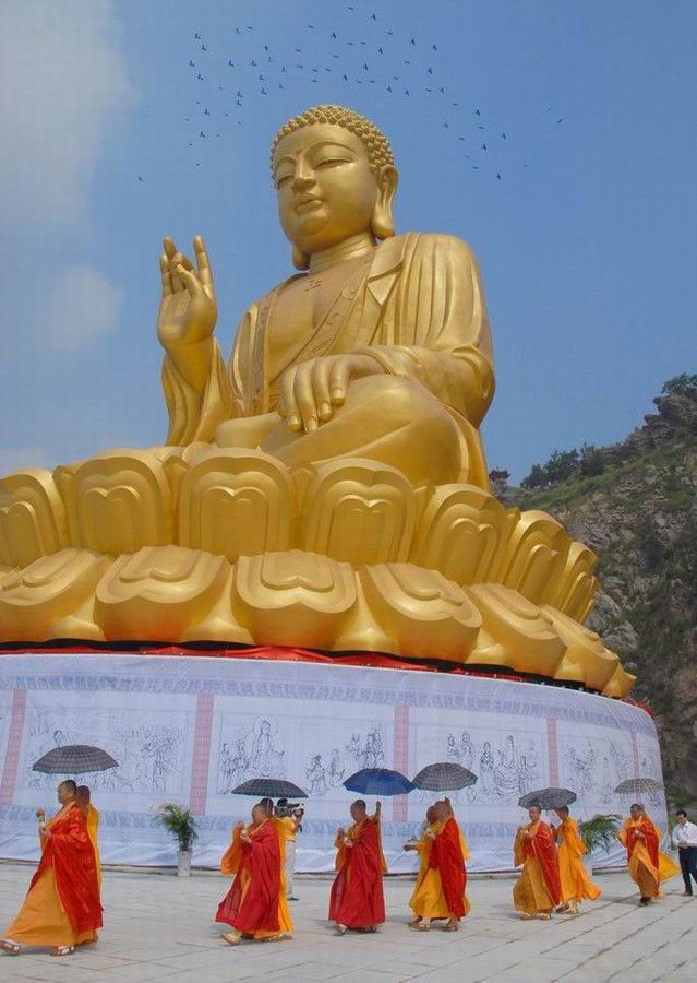 十三尊巨佛是什么,中国的十三尊巨佛